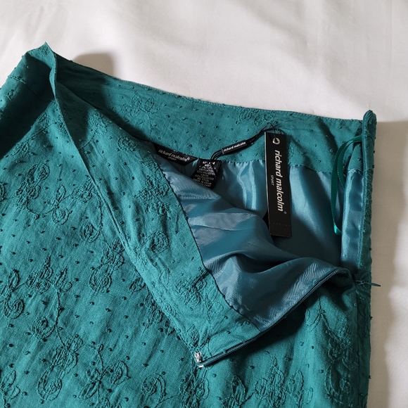 NWT Mini Skirt ❤ - Picture 3 of 6